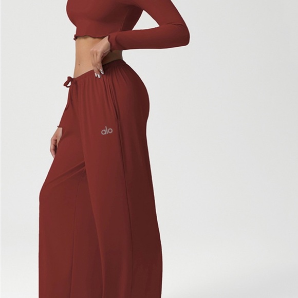 ALO Yoga Pants - Loose-fitting wide-leg pants yoga outfit with fitted long-sleeved top set